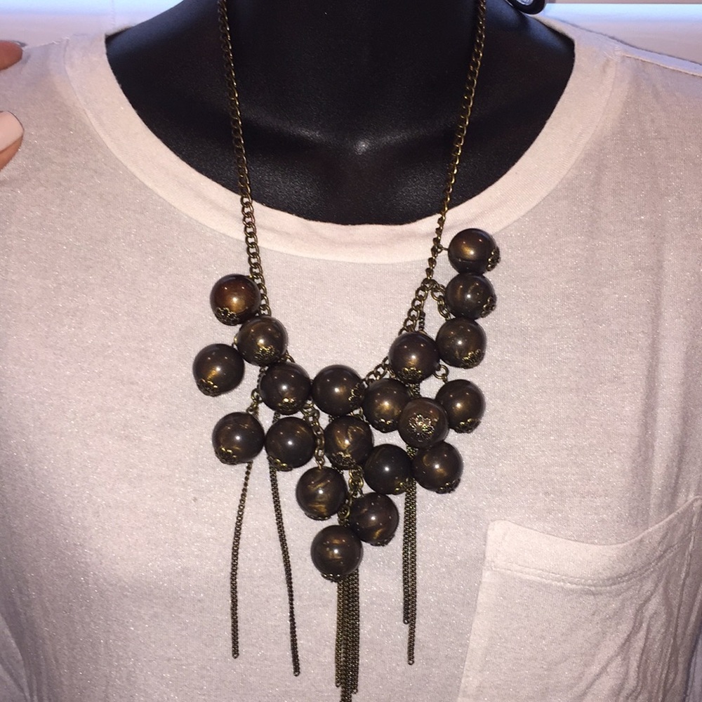 Dangling ball necklace